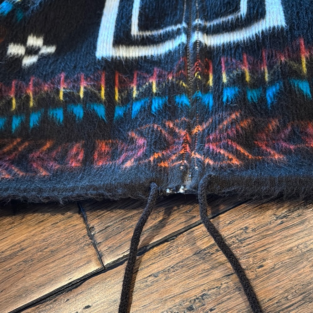 Colorful Hooded Jacket with Geometric Patterns - Picture 3 of 6